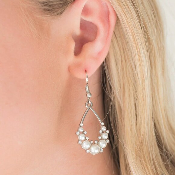 Paparazzi Jewelry Accessories - Fancy First - White Earrings - Vintage - Picture 1 of 4